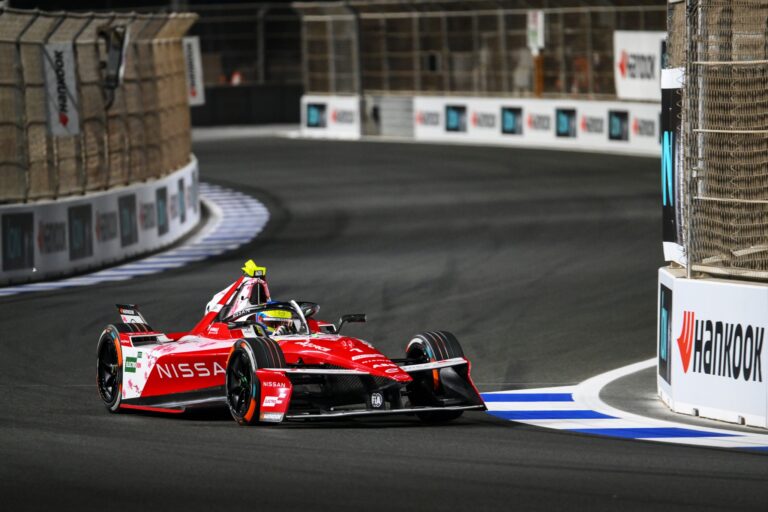JEDDAH, SAUDI ARABIA - FEBRUARY 12: Oliver Rowland of Great Britain driving the (1) Nissan Formula E Team Nissan e-4ORCE 05 on track during practice, ahead of the Jeddah E-Prix at Jeddah Corniche Circuit on February 12, 2026 in Jeddah, Saudi Arabia. (Photo by Simon Galloway/LAT Images)